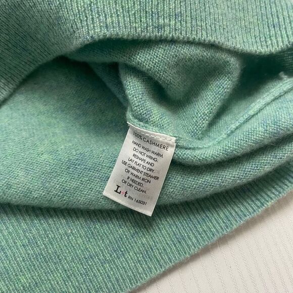 Label + Thread Women’s Green V Neck Cashmere Pullover Sweater Size Medium - Picture 6 of 9